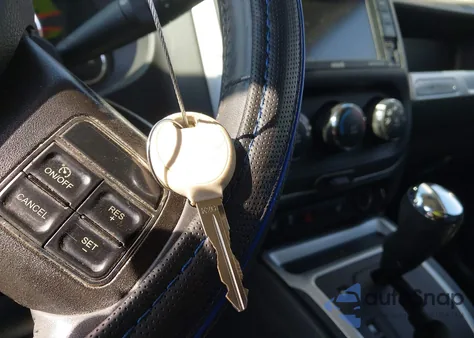 2014 Jeep Compass High Altitude из США, поврежденный, VIN 1C4NJCEA5ED680452